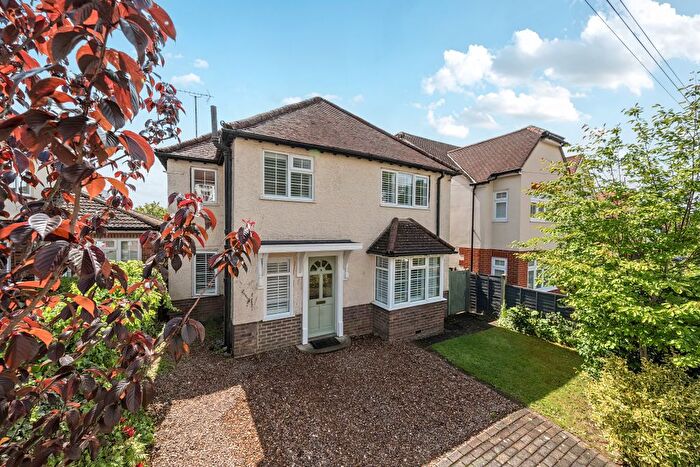 3 Bedroom Detached House For Sale In High Park Road, Farnham, GU9
