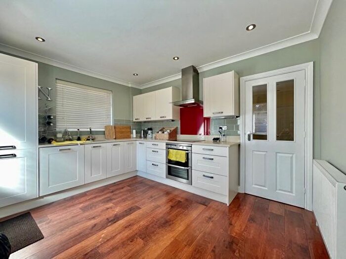 2 Bedroom Bungalow To Rent In Hangleton Valley Drive, Hove, BN3