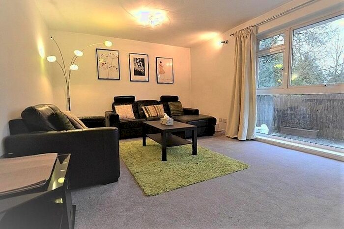 2 Bedroom Flat To Rent In The Laurels, Nether Street, London N3