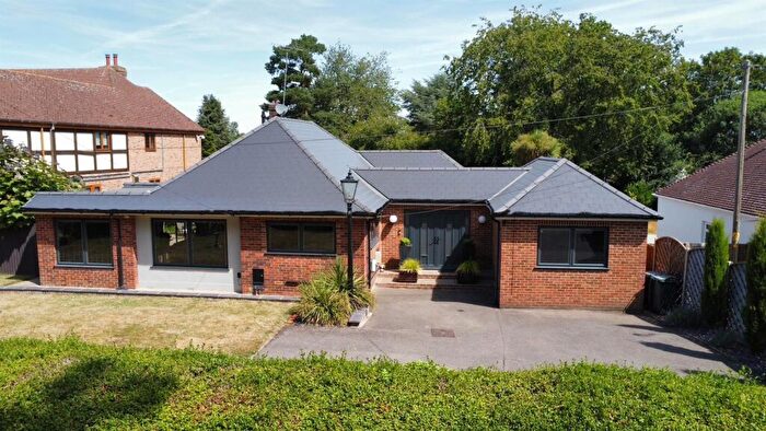 4 Bedroom Detached Bungalow For Sale In Fawkham Avenue, New Barn, DA3