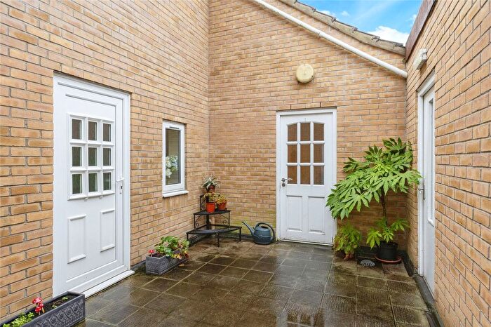 2 Bedroom Flat For Sale In Wood Avens Way, Wymondham, Norfolk, NR18