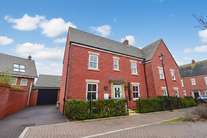 3 Bedroom Semi Detached House For Sale In Rowan Close, Great Denham, MK40