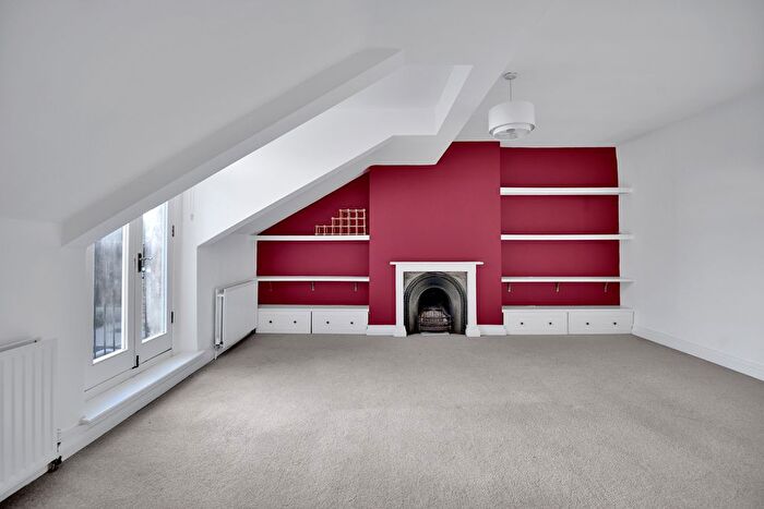 2 Bedroom Flat To Rent In Earlsfield Road, Wandsworth Common, SW18