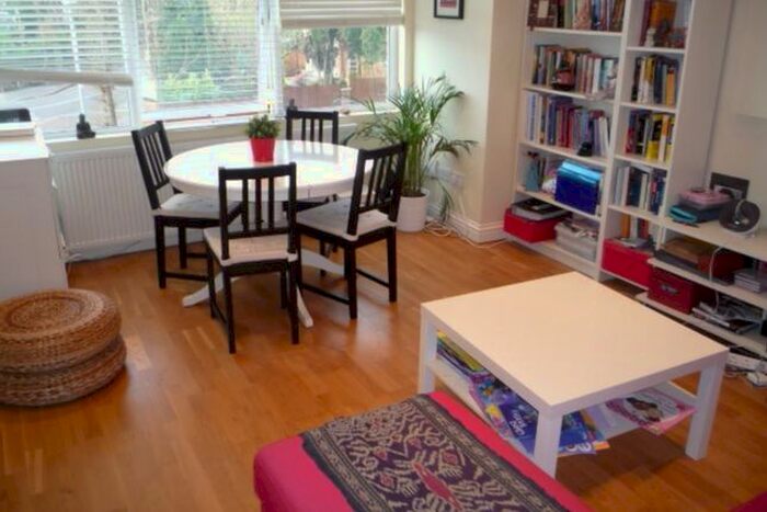 3 Bedroom Flat To Rent In Nether Street, London, N12