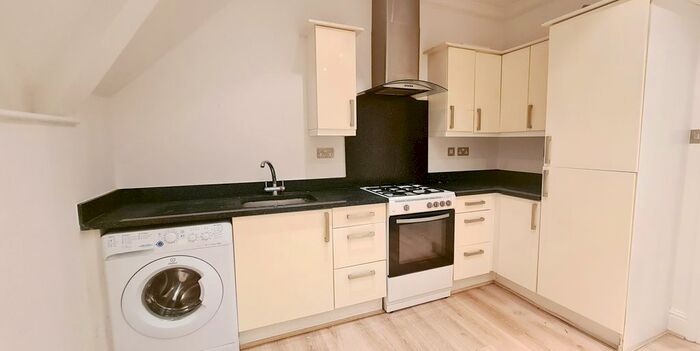 1 Bedroom Flat To Rent In Wellington Road, Wanstead E11