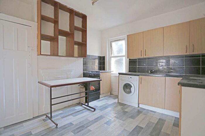 3 Bedroom Flat To Rent In High Road, Chadwell Heath, Romford, RM6