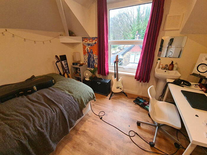 12 Bedroom House To Rent In Grosvenor Road, Leeds, LS6