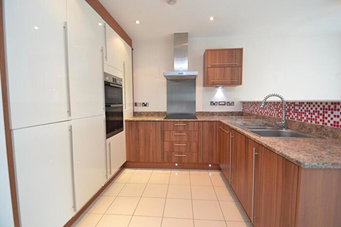 2 Bedroom Flat To Rent In Cedar Drive, Leeds, LS14
