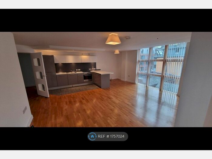 3 Bedroom Flat To Rent In Royal Mills, Manchester, M4