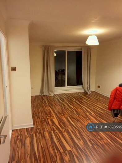 2 Bedroom Flat To Rent In Basildon, Basildon, SS13
