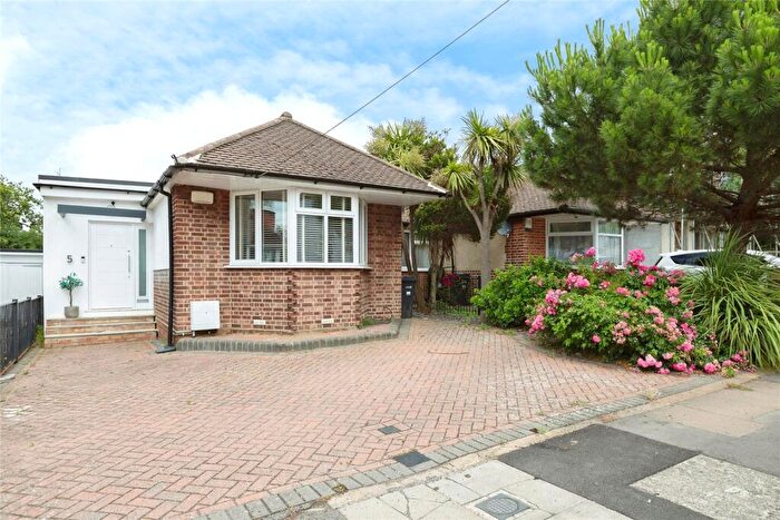 3 Bedroom Bungalow For Sale In Caterham Avenue, Ilford, IG5