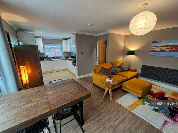 3 Bedroom Bungalow To Rent In Southview Close, Shoreham-By-Sea, BN43