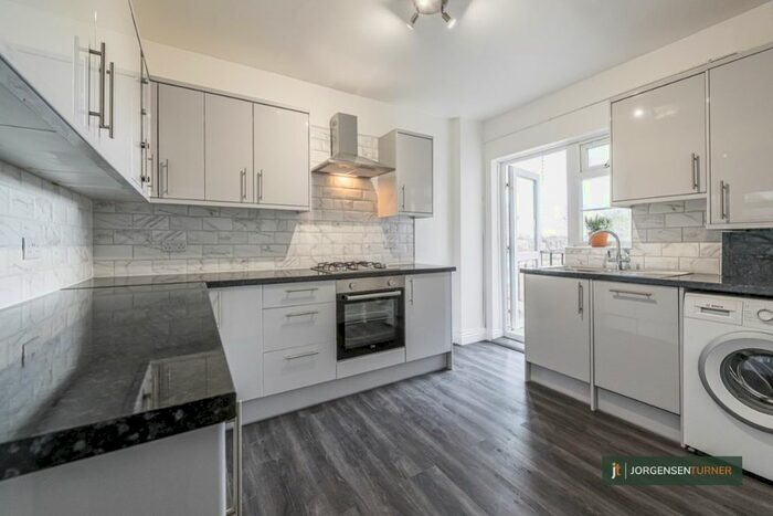 3 Bedroom Flat To Rent In Hanover Court, Uxbridge Road, London, W12