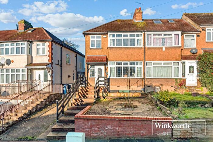 3 Bedroom End Of Terrace House For Sale In Daneland, East Barnet, EN4