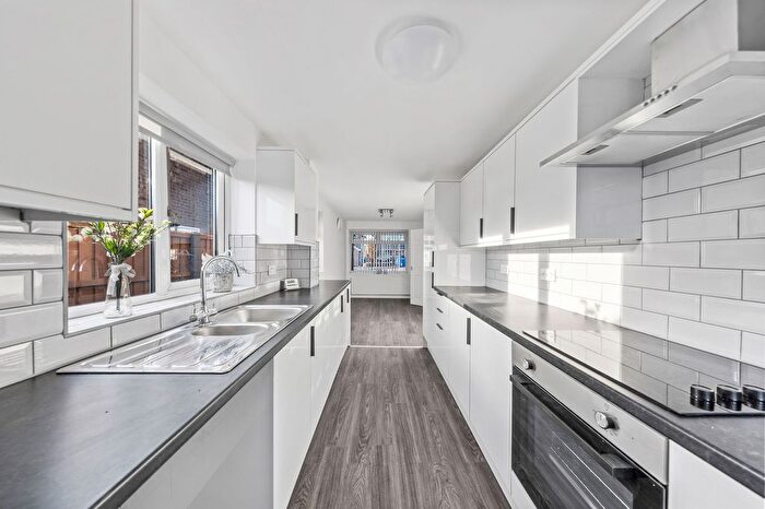 3 Bedroom Detached House For Sale In Wroxham Road, Great Sankey, WA5