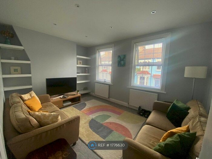 2 Bedroom Maisonette To Rent In Whittington Road, London, N22