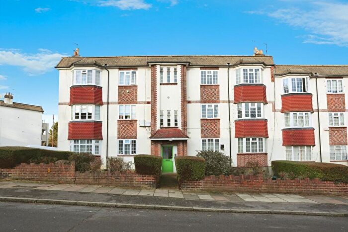 2 Bedroom Flat For Sale In Amblecote Road, London, London, SE12