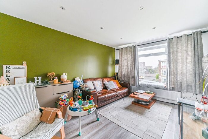2 Bedroom Maisonette To Rent In Brunswick Road, Sutton, SM1