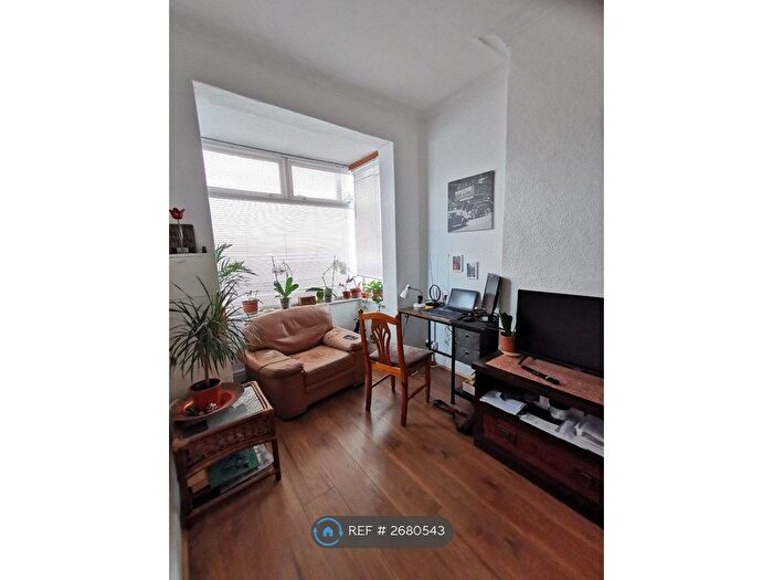 2 Bedroom Terraced House To Rent In Victoria Road, Stoke-On-Trent, ST1