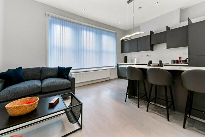 2 Bedroom Flat To Rent In Camberwell Road, London, SE5