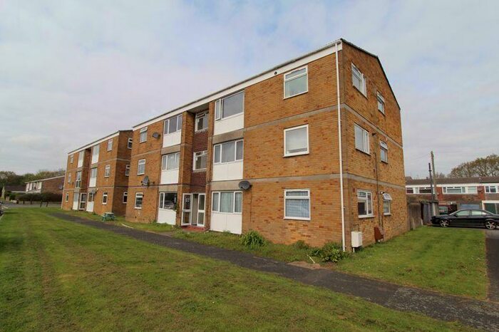 2 Bedroom Flat To Rent In Larch Way, Bristol, BS34