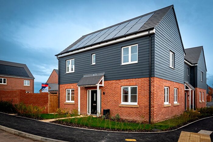 3 Bedroom Semi-Detached House For Sale In Thistledown, Pershore, WR10