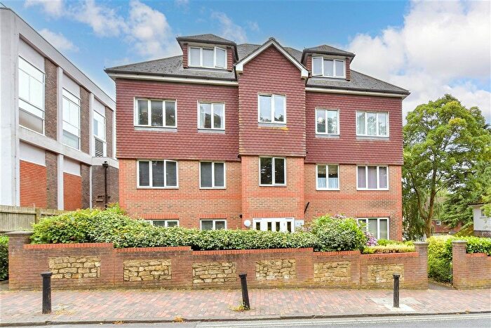 2 Bedroom Flat For Sale In Culverden Park, Tunbridge Wells, Kent, TN4
