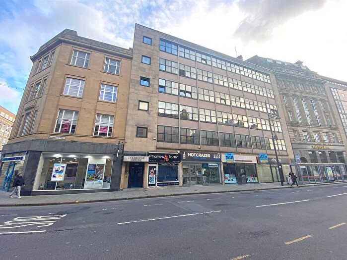 1 Bedroom Flat To Rent In Ivebridge House, Market Street, Bradford, West Yorkshire, BD1