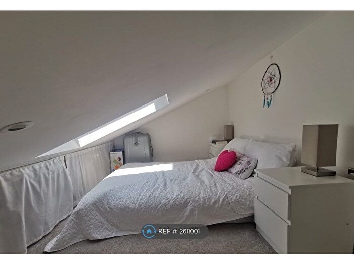 Studio To Rent In Bounds Green Road, London, N22