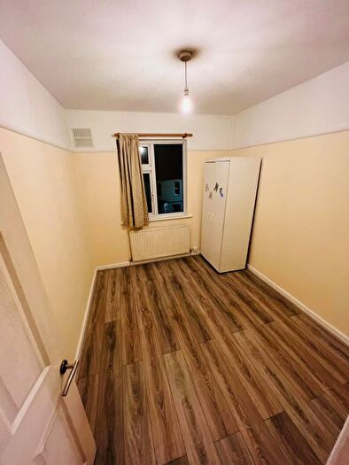 2 Bedroom Flat For Sale In Masons Avenue, Harrow, HA3