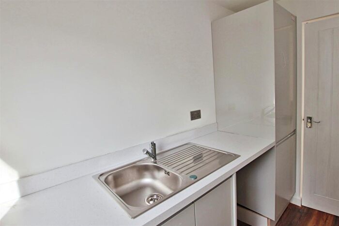 3 Bedroom Terraced House For Sale In Wykeham Field, Wickham, Fareham, PO17