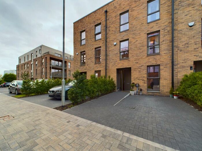 4 Bedroom Town House To Rent In Teacher Court, Jordanhill, G13