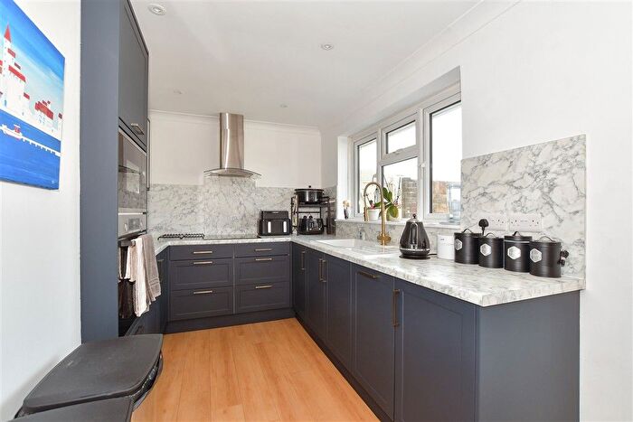 2 Bedroom Detached Bungalow For Sale In Spinney Walk, Barnham, Bognor Regis, West Sussex, PO22