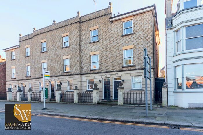 3 Bedroom Town House To Rent In Ware Road, Hertford SG13