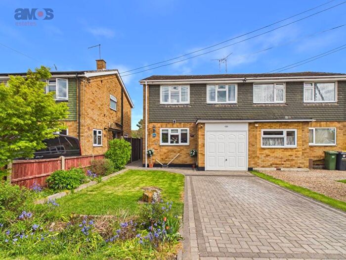 4 Bedroom Semi-Detached House For Sale In Plumberow Avenue, Hockley, Essex, SS5