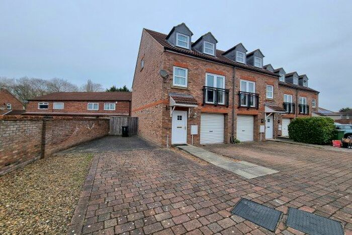3 Bedroom Town House To Rent In Hornby Court, York, YO31