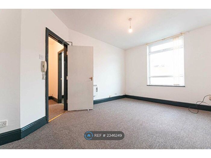 1 Bedroom Flat To Rent In Wyresdale Road, Bolton, BL1
