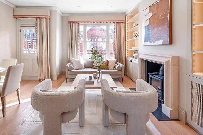 4 Bedroom Flat For Sale In Bovingdon Road, London, SW6