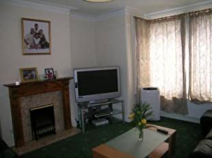 3 Bedroom Semi Detached House To Rent In Woodville Road, Hornton Heath, CR7