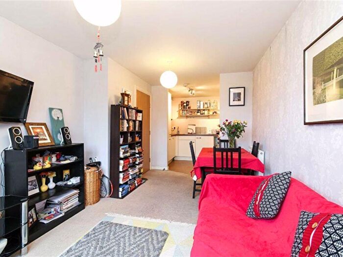 1 Bedroom Apartment To Rent In Shale Court, Stratford, E15