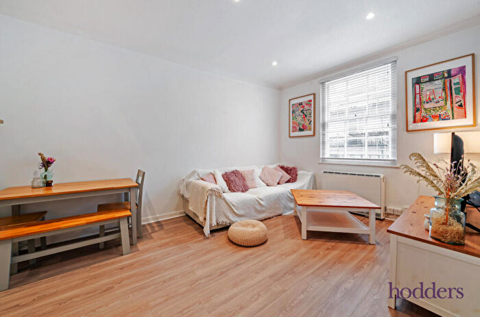 1 Bedroom Apartment For Sale In Chertsey, Surrey, KT16