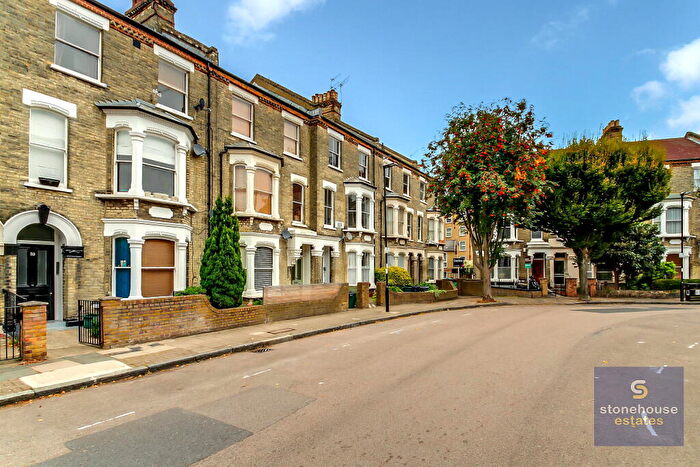 1 Bedroom Apartment To Rent In Tabley Road, Holloway, London, N7