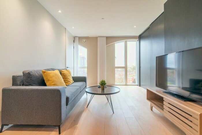 2 Bedroom Flat To Rent In City Garden, Spinners Way, Manchester, Greater Manchester, [KhpLlt], M15