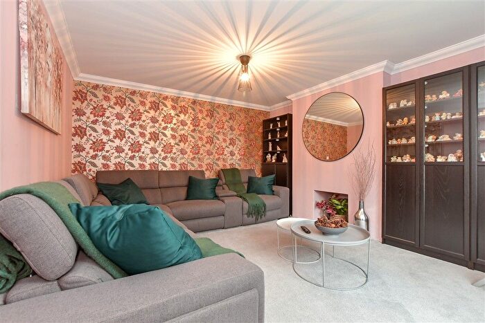 5 Bedroom Detached House For Sale In Lower Road, Woodchurch, Kent, TN26