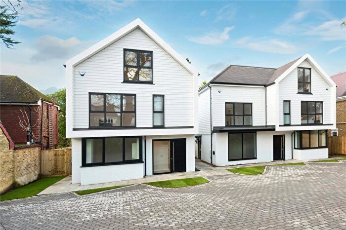 4 Bedroom Detached House For Sale In Stevens Lane, Claygate, KT10