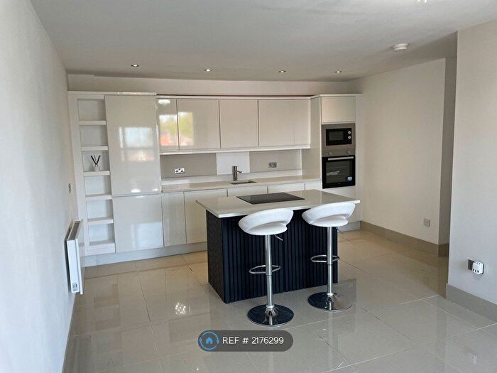 2 Bedroom Flat To Rent In The Woodlands On Stamford, Ashton-Under-Lyne, OL6