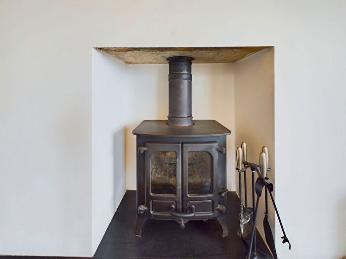 2 Bedroom Detached House For Sale In Green Acres, Par, PL24