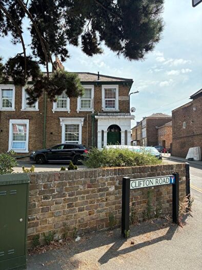 Studio To Rent In Clifton Road, Slough, SL1