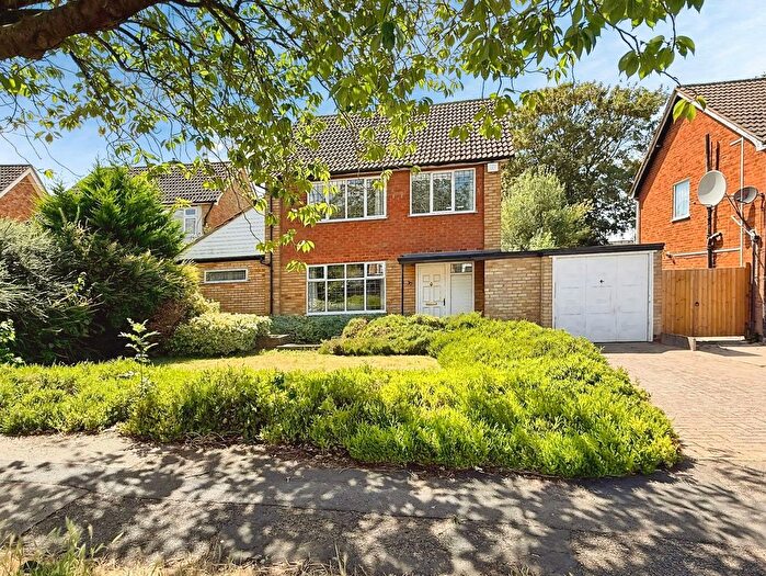 3 Bedroom Detached House For Sale In Fairstone Hill, Oadby, LE2