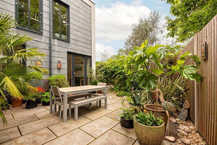 4 Bedroom Town House To Rent In Abelard Place, Ealing, W5